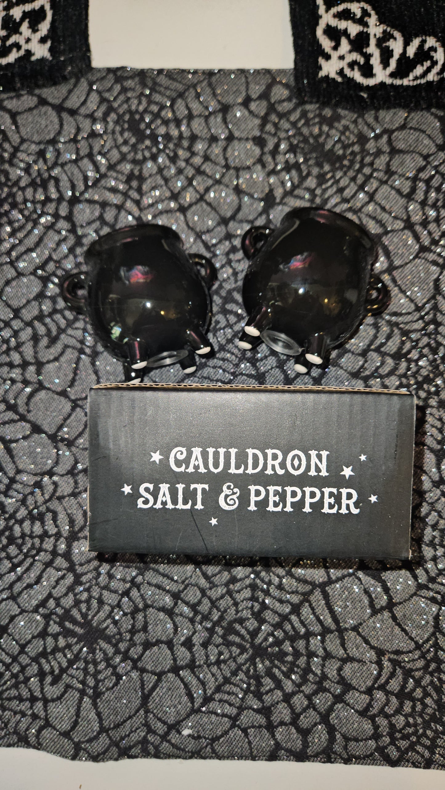 Cauldron Salt and Pepper Set